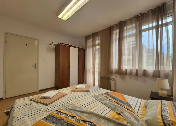 2 - Center Of דירה